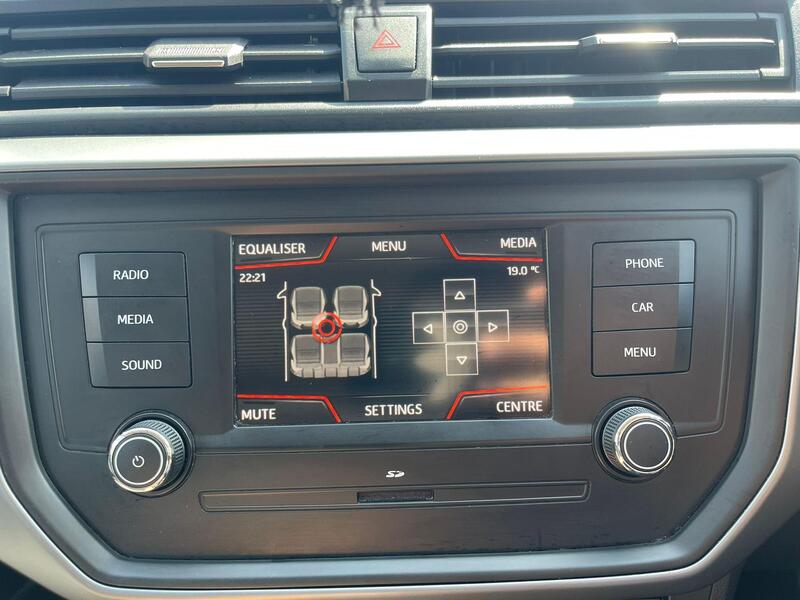 SEAT HV67EWX