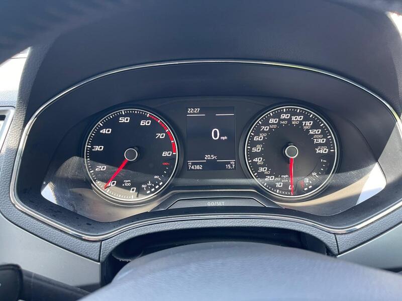 SEAT HV67EWX
